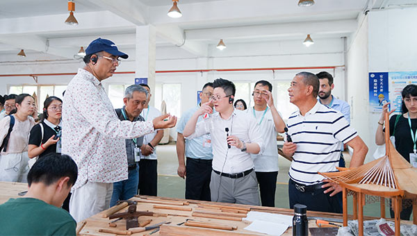 尊龙凯时[苏州景物园林设计,苏州景物园林施工,苏州文物古建修缮,苏州香山制造,苏州园林设计,苏州景物园林设计,苏州园林制造,苏州景物园林制造,苏州古修建修复]